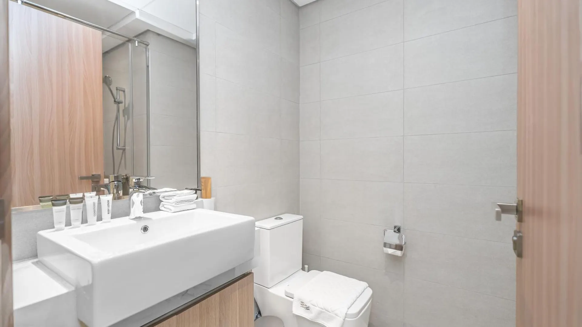 Escape24 Stylish Studio Azizi Riviera 8 Meydan One Dubai United Arab Emirates